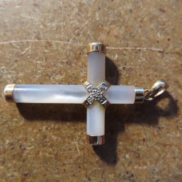 14K White Gold/Mother of Pearl/Clear Stones Cross Pendant; 2.2 grams; 1.5" - Picture 2 of 3